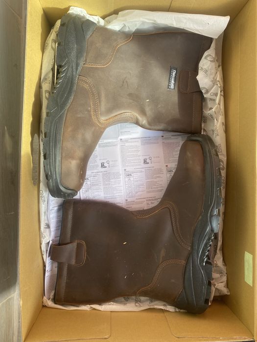 Ботуши непромукаеми кожени номер 46