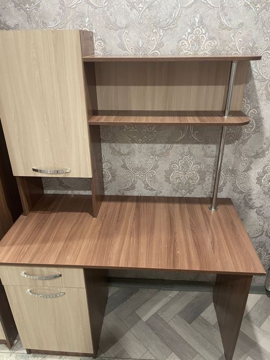 Письменный/компьютерный стол