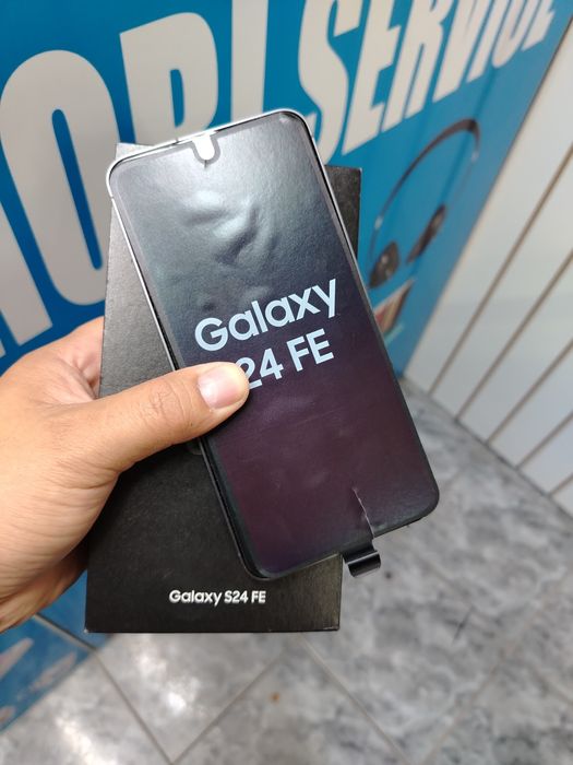 Samsung S24 fee как новый