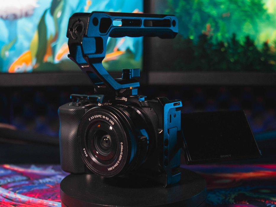 Kit Sony ZV-E10 4K, Cage, Handheld Grip, Baterii si cablu HDMI