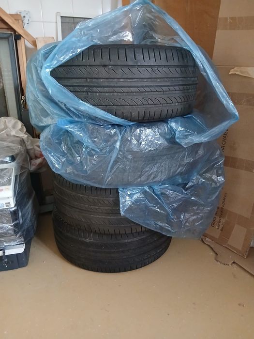 Vând cauciucuri 245/45R18