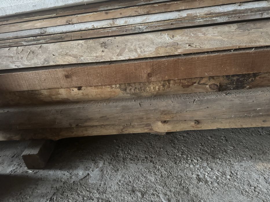 Боров дървен материал на талпи