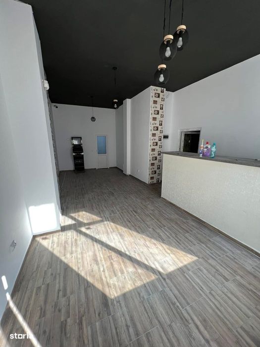 Spatiu comercial Racaciuni, central, vad bun, renovat preluare afacere