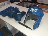 Перчатки и шлем боксёрские