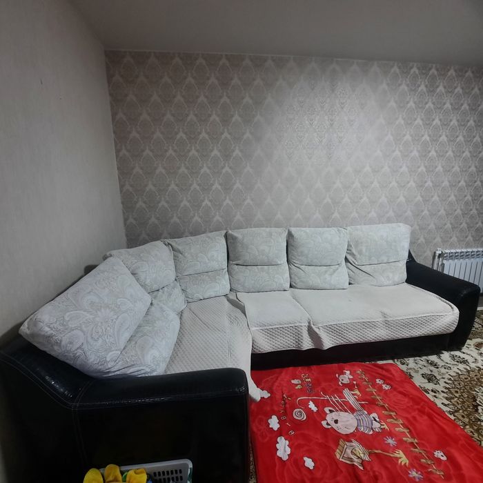 Диван угловой и кресло