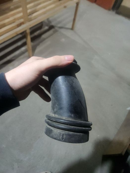 резиновый патрубок воздухозаборника от Mercedes