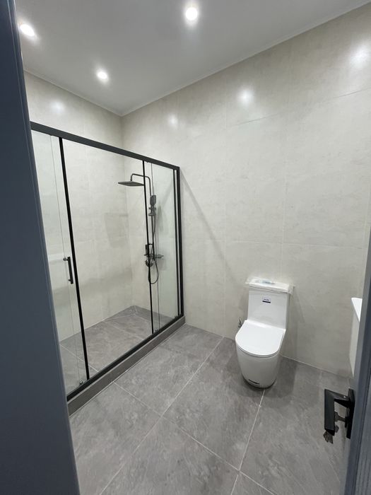 Продается в Юнусабадском р-не (за Хокимиатом) 3-уров.евродом на 3 сот.