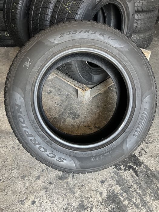 4 anvelope de iarna 235/65/17 Pirelli!