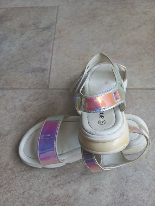 Vând sandale silver fete nr.35