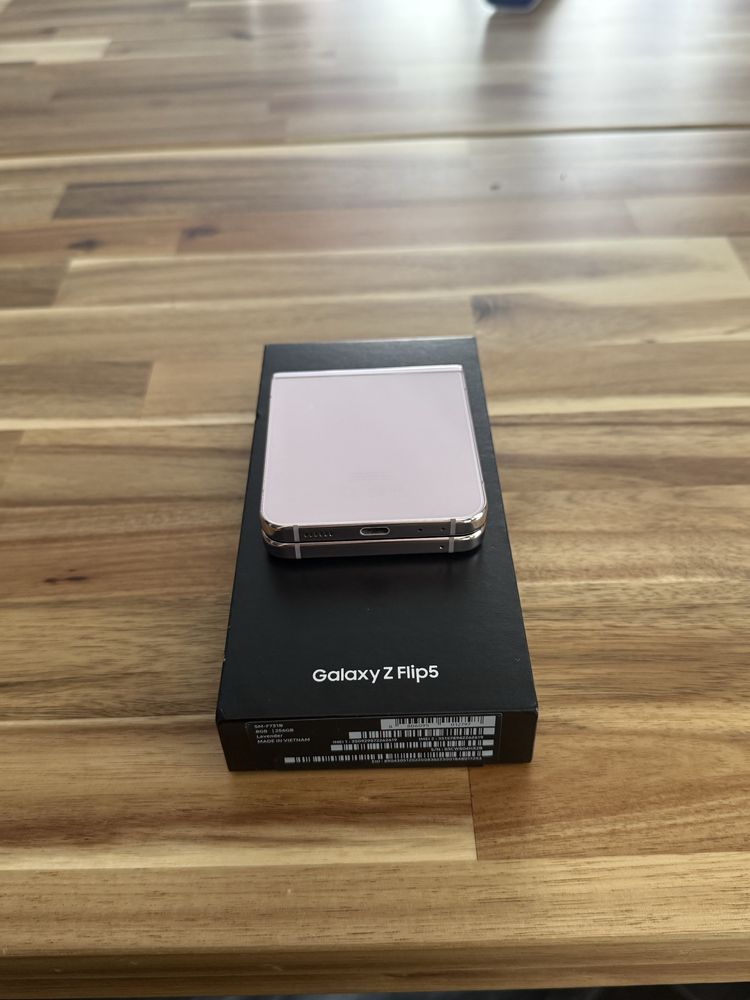 Samsung Galaxy Zflip5 Lavender