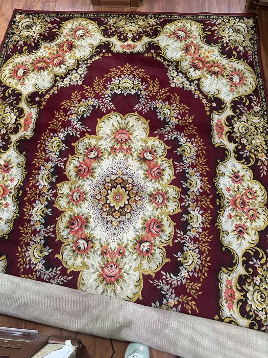 Продам б/у ковры