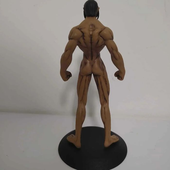 Аниме фигурка от Attack on Titan на Ерен като титан