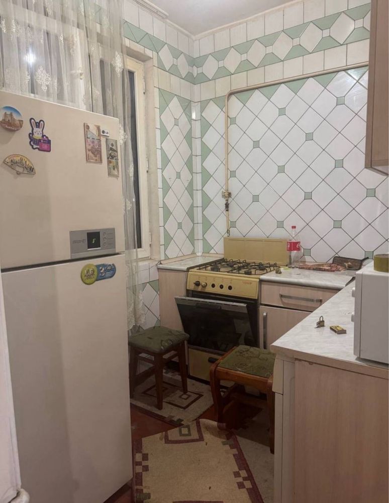 Чиланзар. 7кв Срочно 2 хонали.