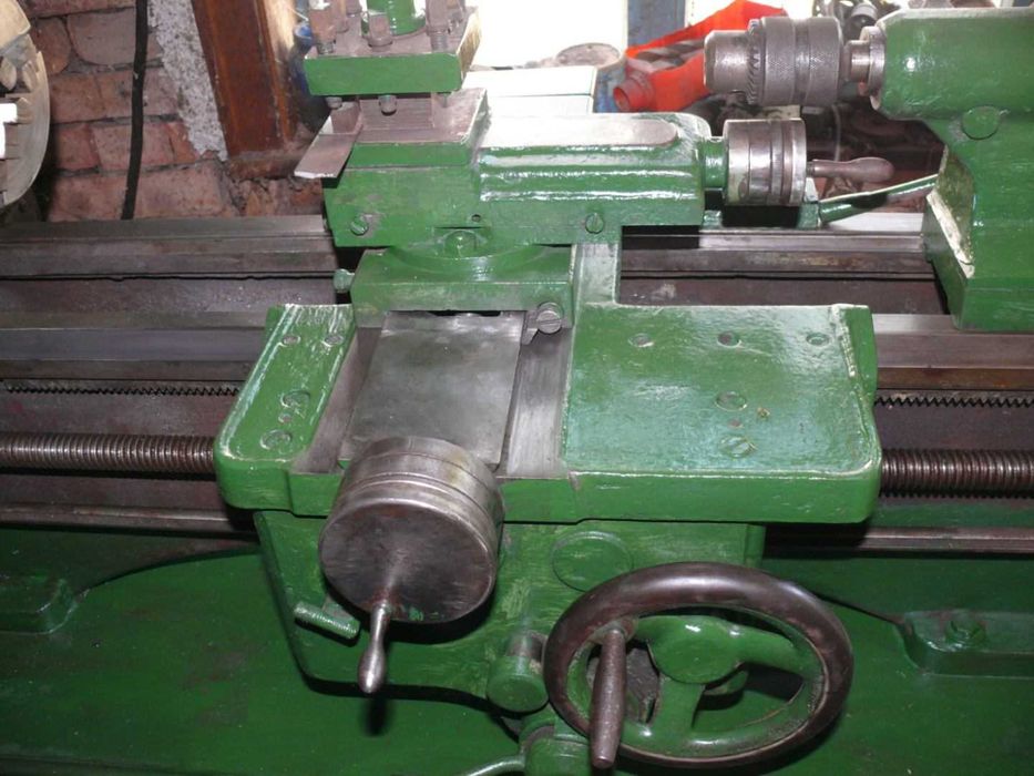 Продавам  струг C8, работещ