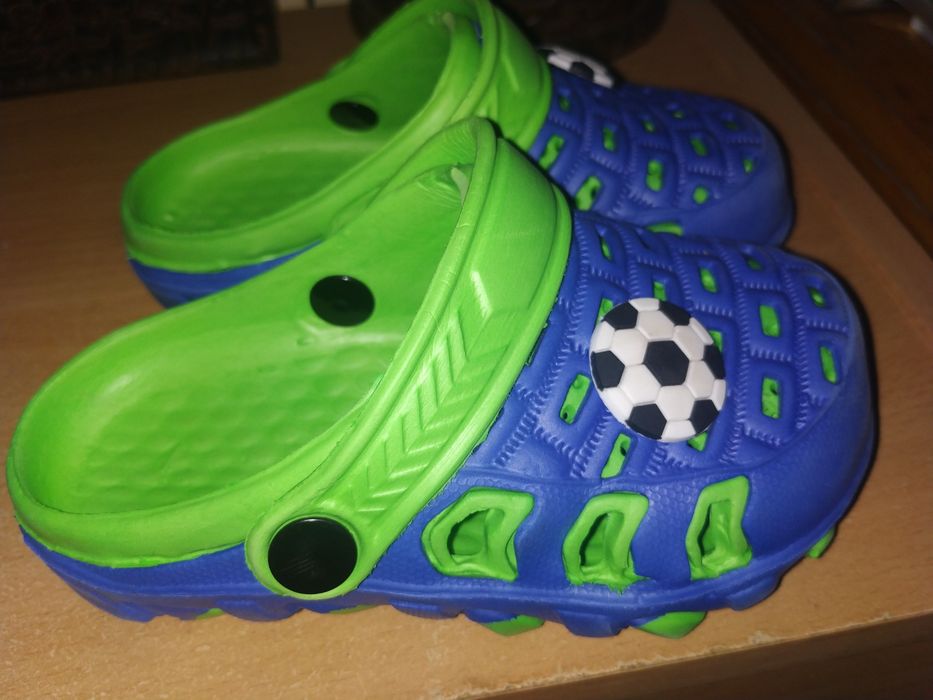 Vând sandale piele naturala și slapi