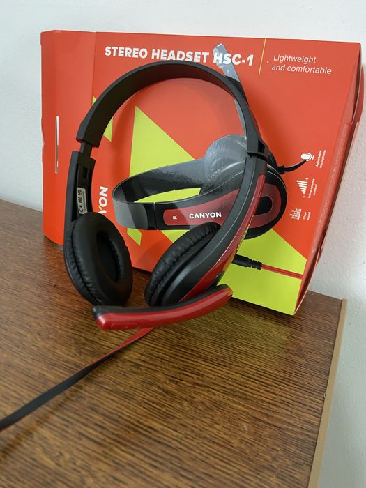 Casti gaming cu fir,microfon pentru apeluri si buton de volum inclus