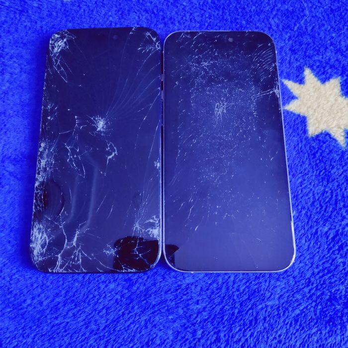 Dau la schimb de piese doua iPhone 15 pro