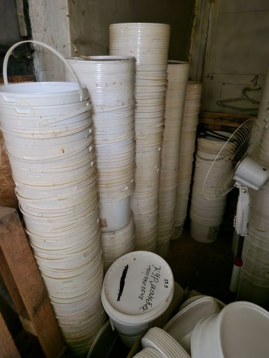 Продам ведра б/у. Пластик