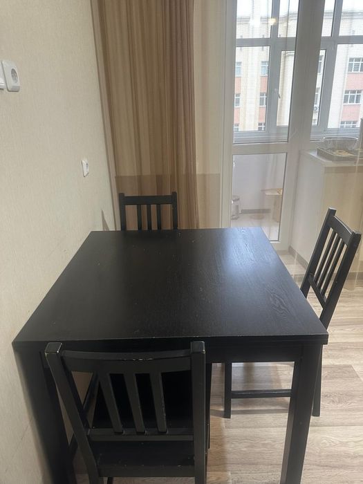 Продам кухонный стол+Подарок 3 стула!
