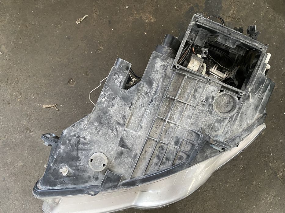 Far xenon VW Passat B6 2005 - 2010 far dreapta