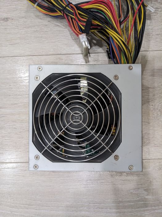 Блок питания FSP GROUP INC