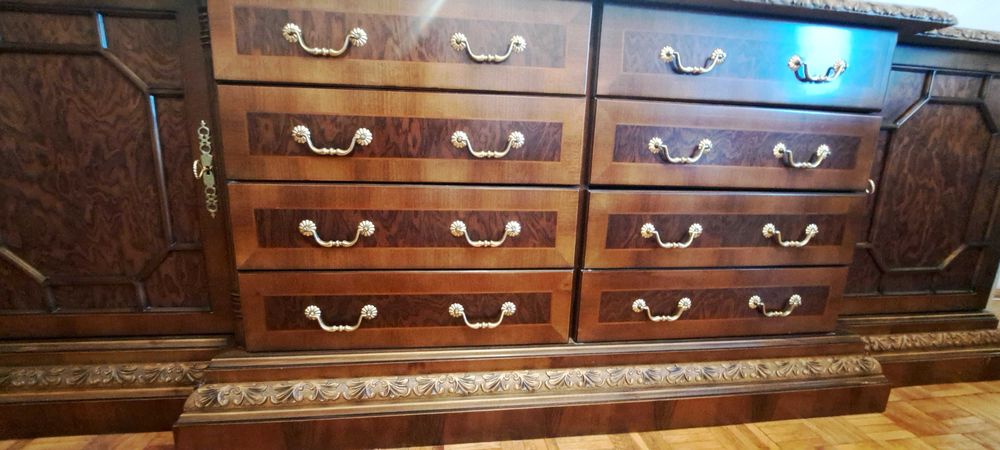 Mobilier clasic din mahon/nuc, masiv, sculptat manual