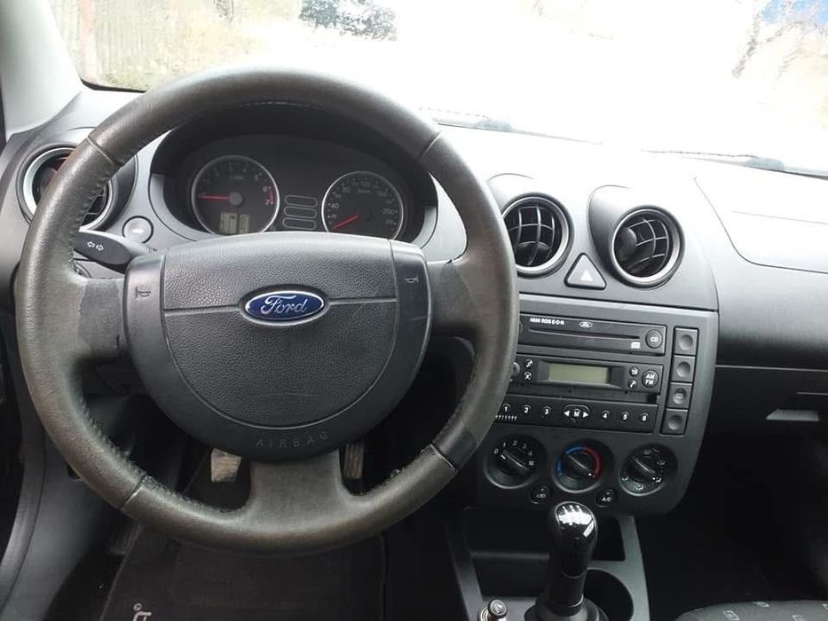 Mașina Ford Fiesta