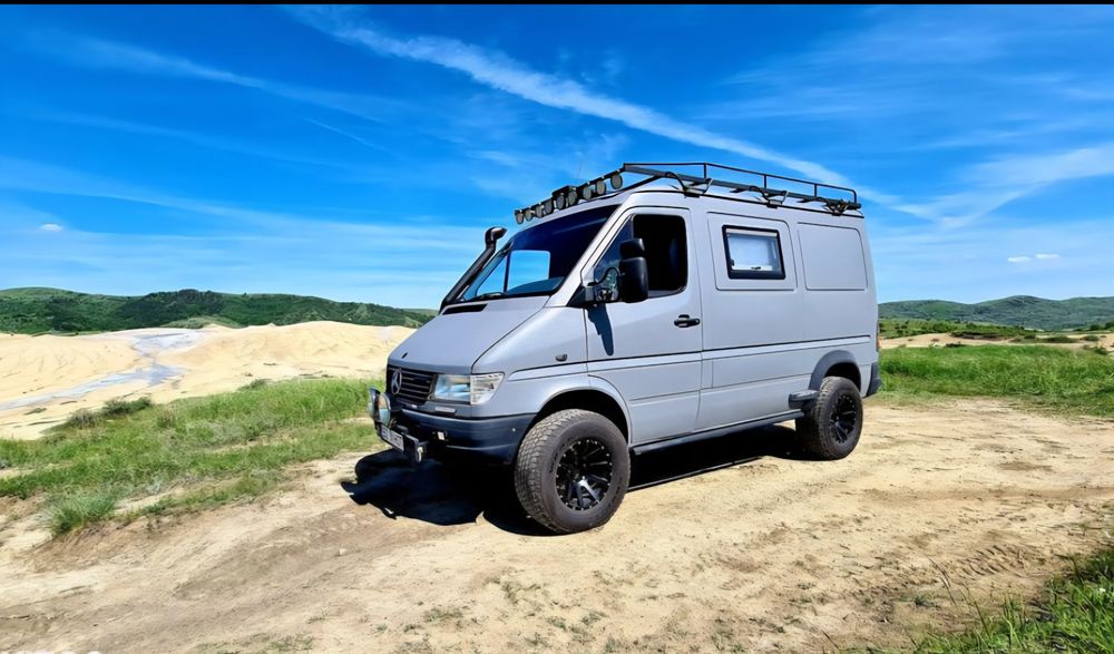 Mercedes-Benz Sprinter 4x4 Camper Off-Road