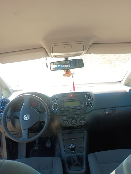 Vând Golf 5+ negociabil ,nu fac schimb