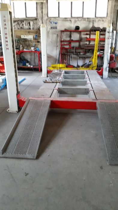 Stand Elevator pt îndreptat caroserii auto și autoutilitare