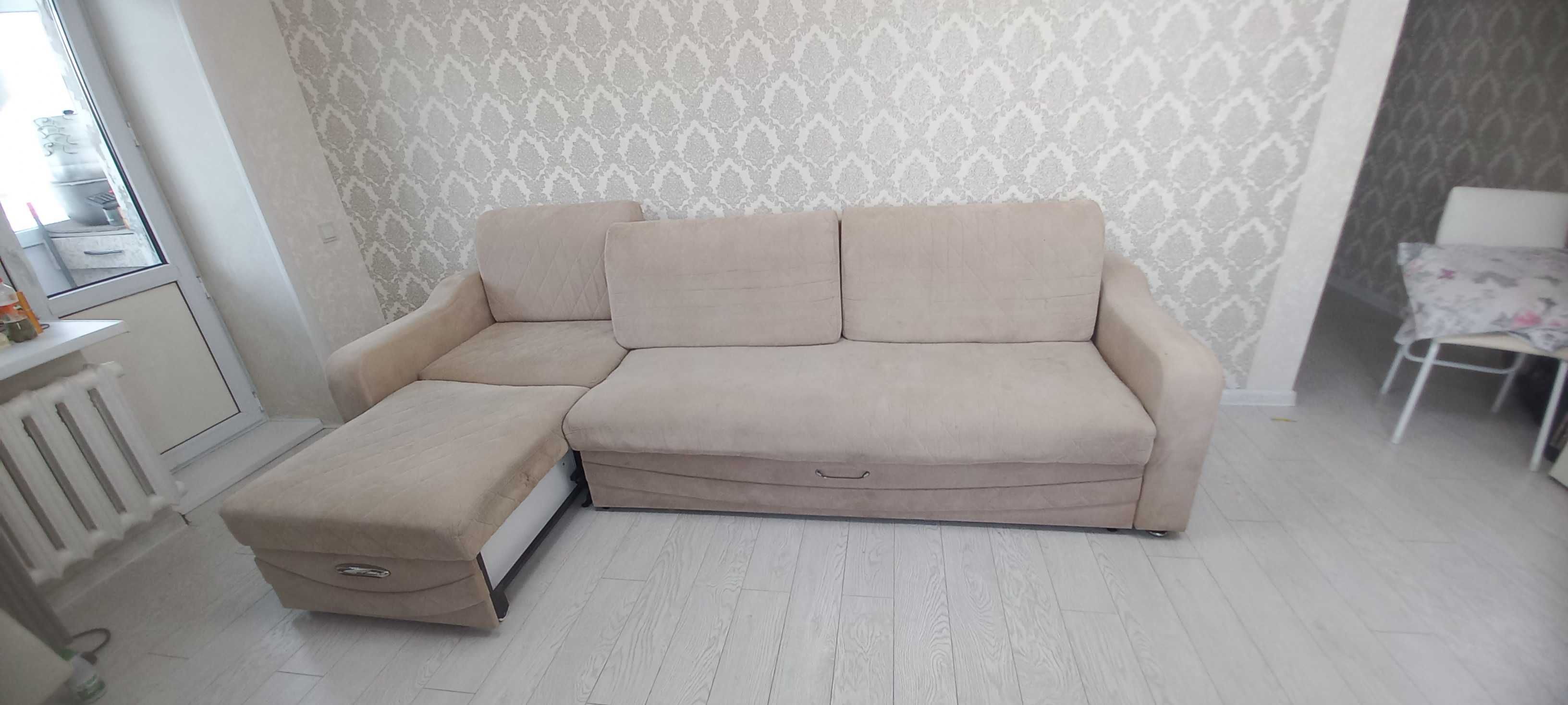Диван и стулья продаются
