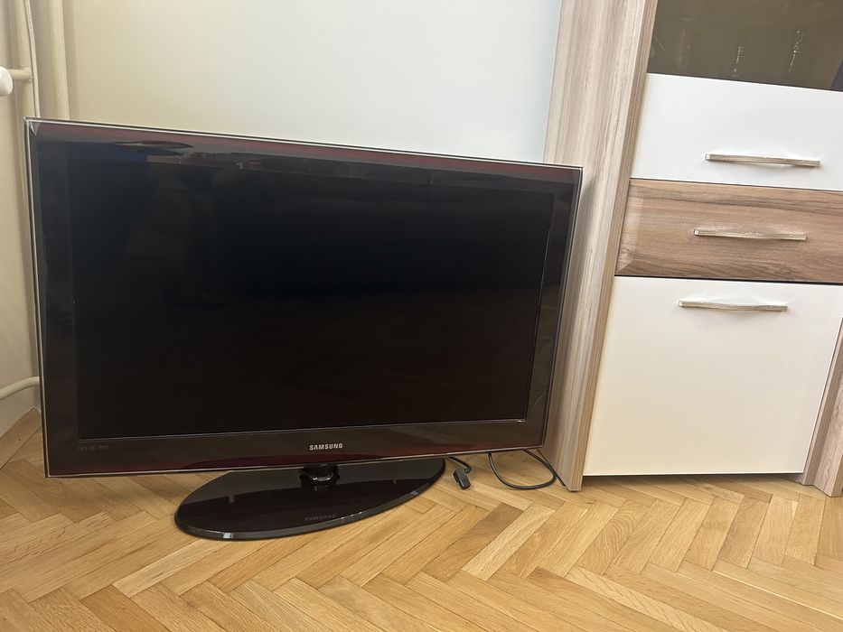 LCD телевизор Samsung