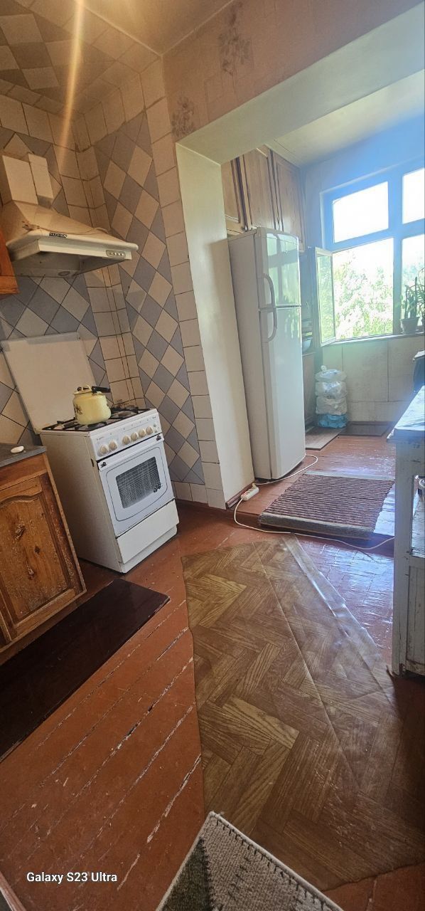 Продаётся квартира Чиланзар 22 квартал 2/4/4 кирпич