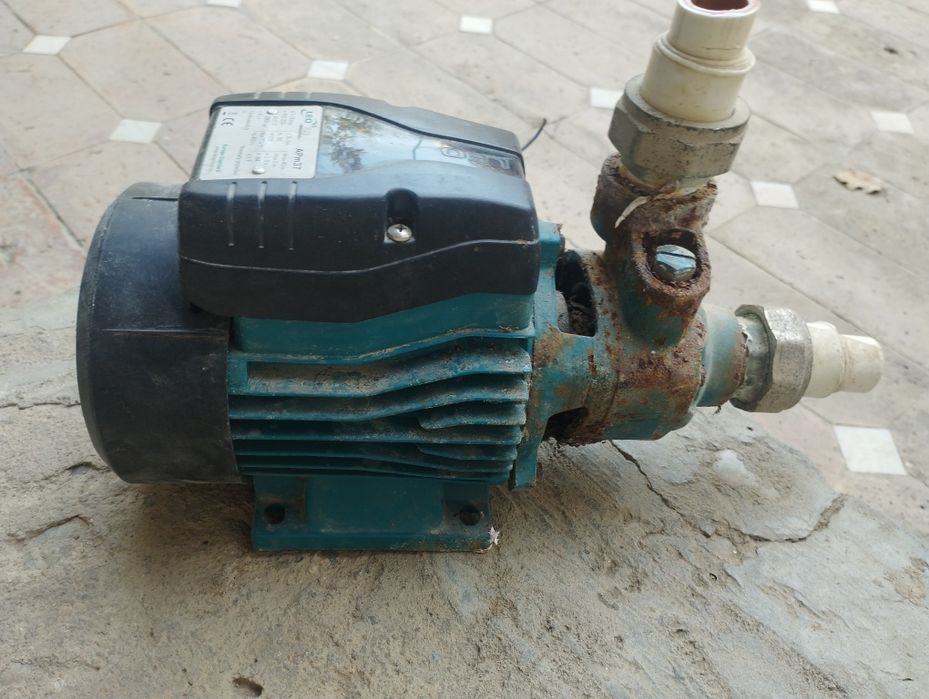 Водяной насос продаётся