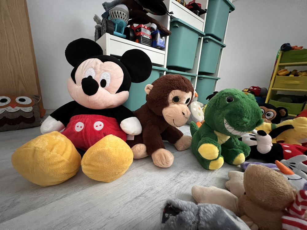 Jucarii plus Mickey,Pluto,dinozaur,maimuta