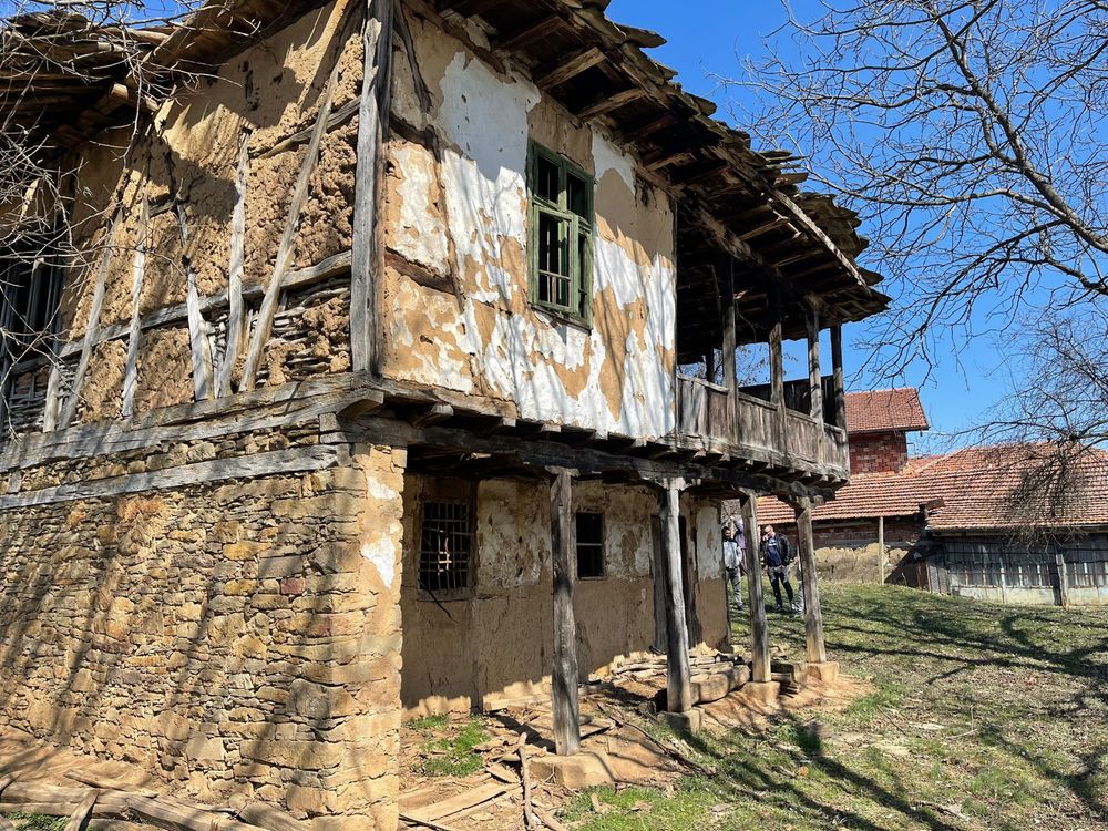 Продавам стара къща с двор с. Борима
