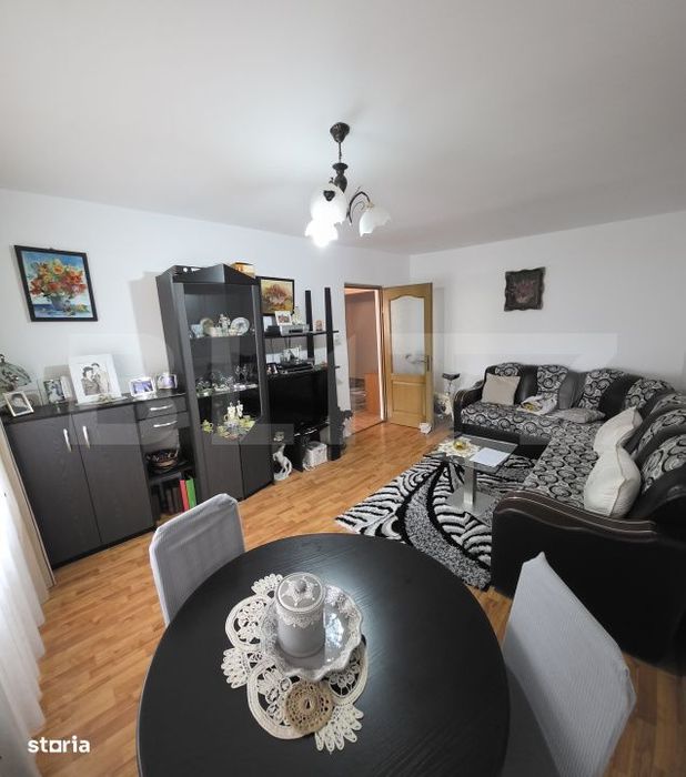 Apartament spatios, de vanzare, cu 4 camere, zona Han