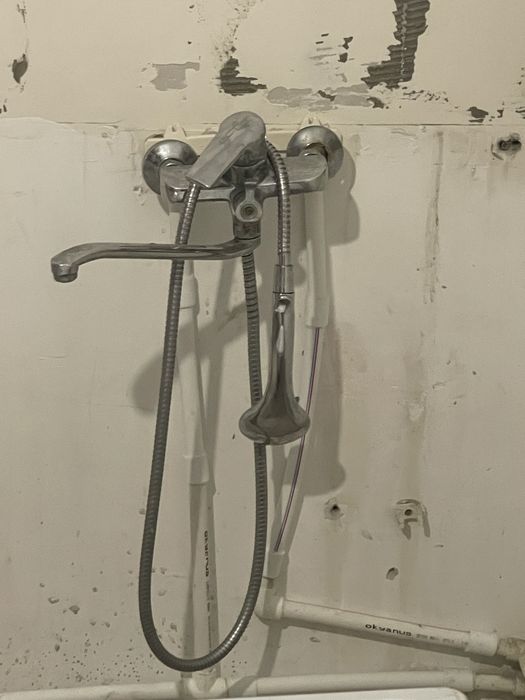 Продам ванну в комплекте с сифоном и смесителем