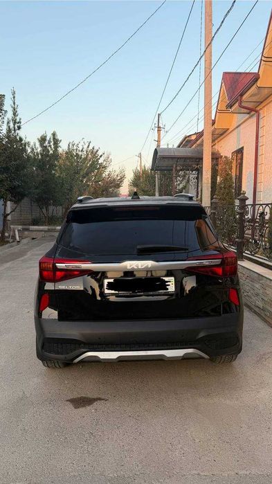 KIA Seltos black