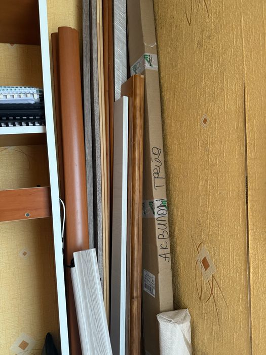 Отдам остатки новых плинтусов и досок, бесплатно!