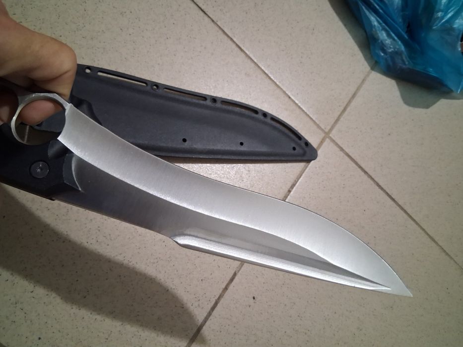 Нов нож с бокс с кания.