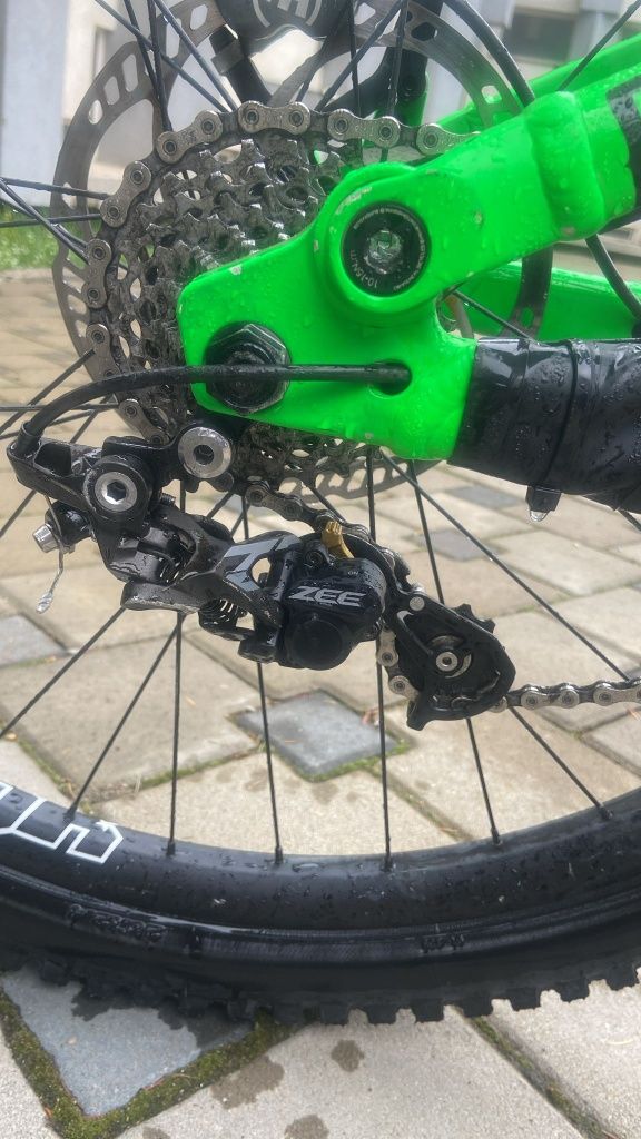 Vând bicicleta full suspension