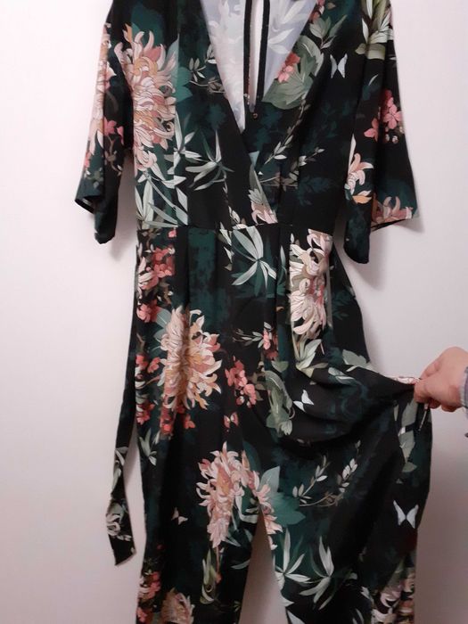 Salopetă superbă(rochie pantalon) perfectă pt. orice ocazie, mărime 40