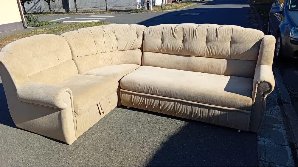 Coltar extensibil cu loc pentru haine