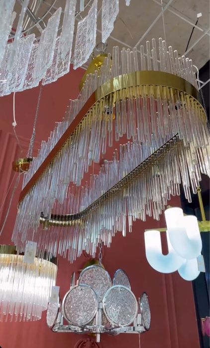 Продам новую стильную люстру. Качество высокое. Длина 1 метр. Шикарная