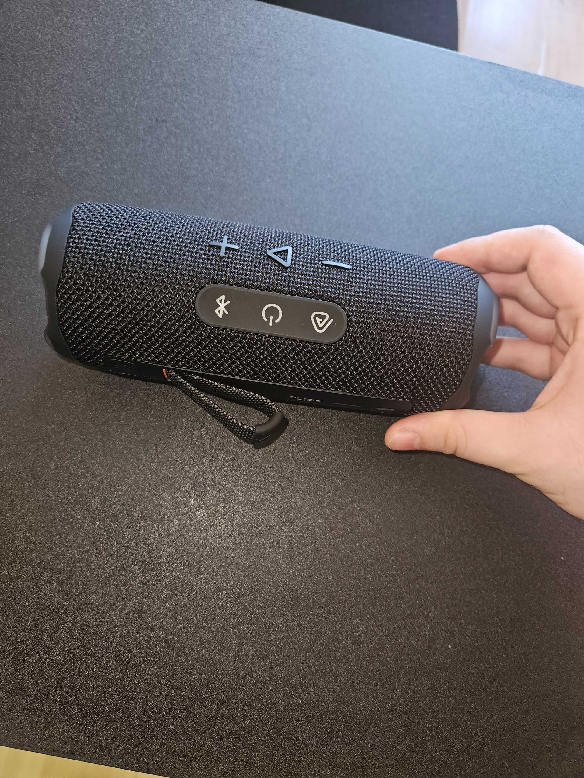 Преносима тонколона JBL Flip 7