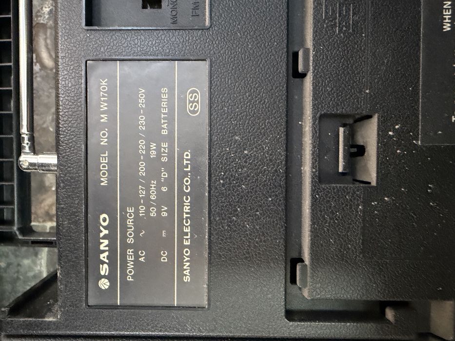 Sanyo MW170K двукасетъчен радио касетофон