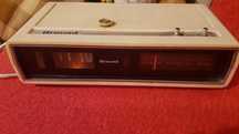 Радио BROWNI JET CLOCK швейцарско Модел RD-25 20-1973г рядък модел