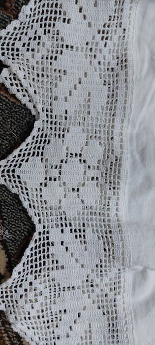 Poale albe cu dantela