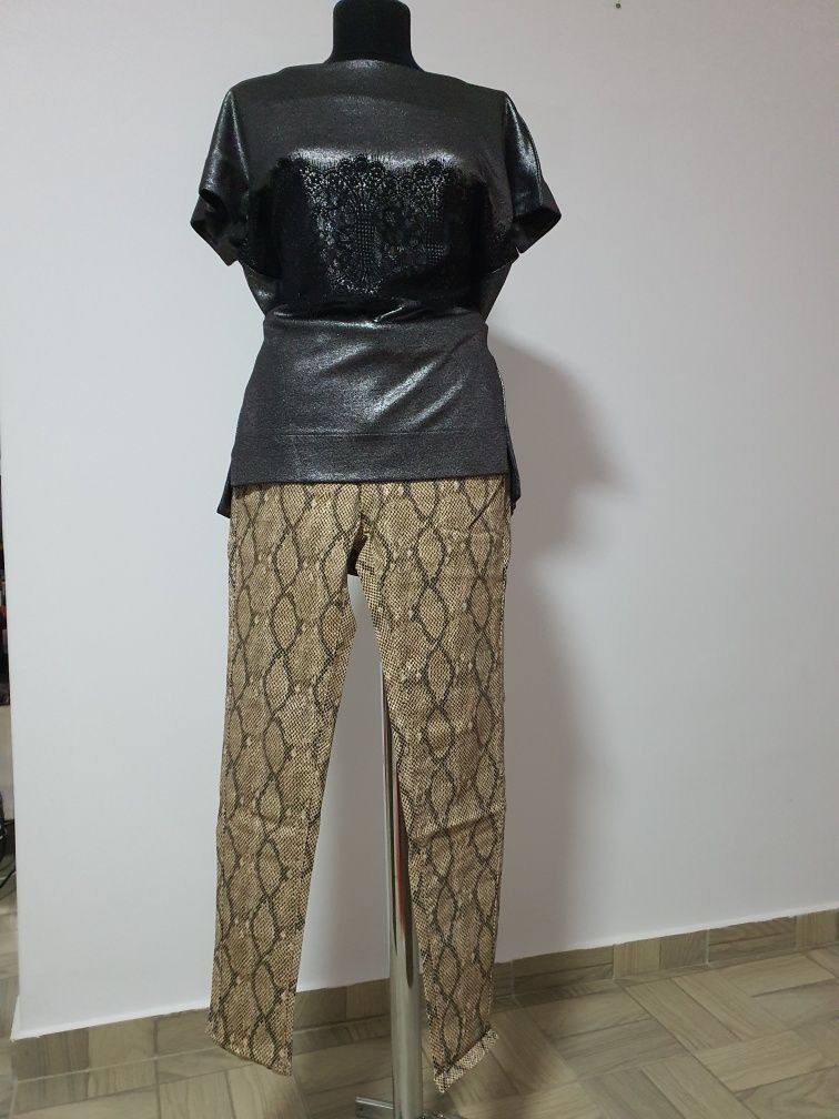 Blugi/ pantaloni Snake print, model in tendințe, confortabil;